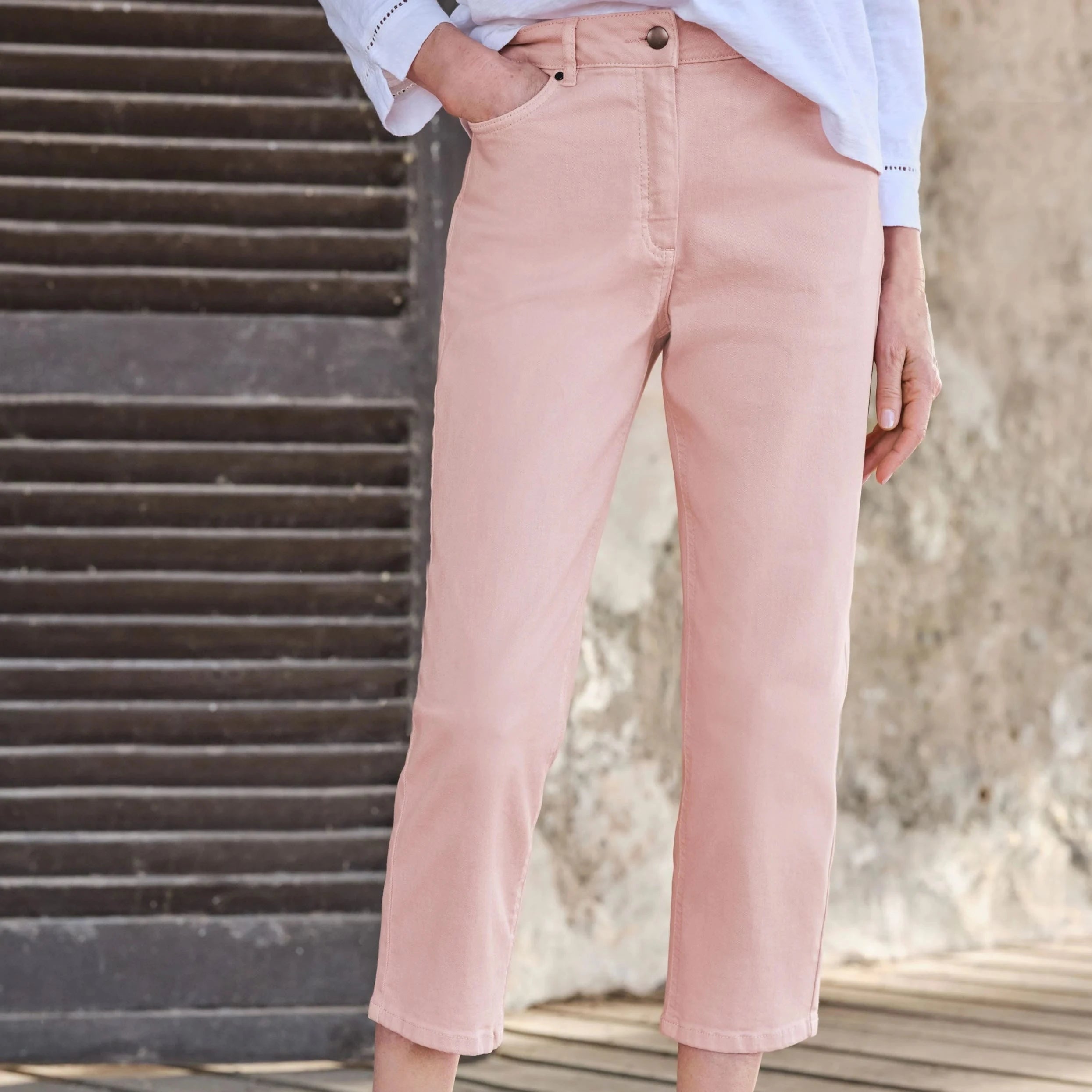 Easy Fit Cropped Jeans