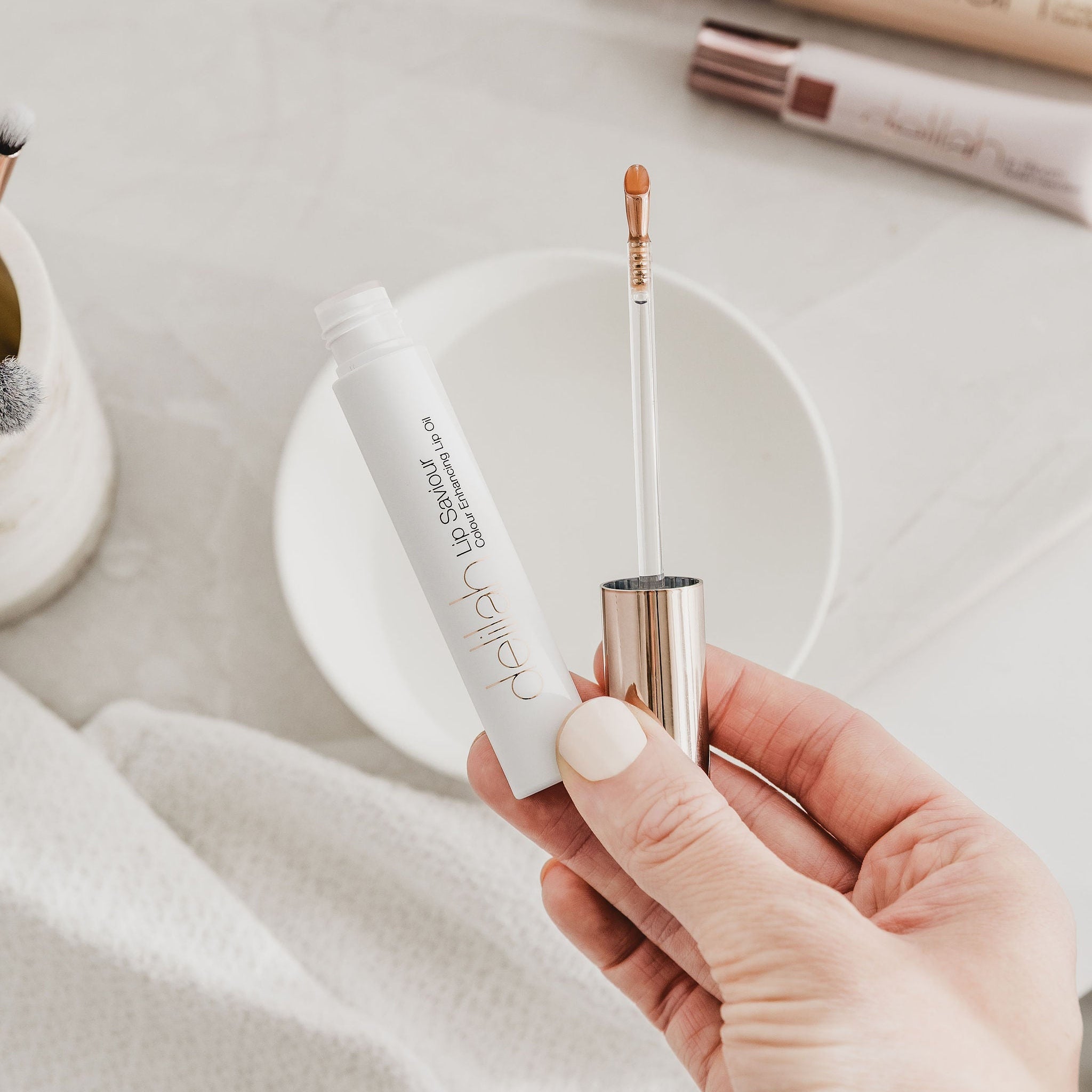 Delilah Cosmetics - Lip Saviour - Colour Enhancing Lip Oil