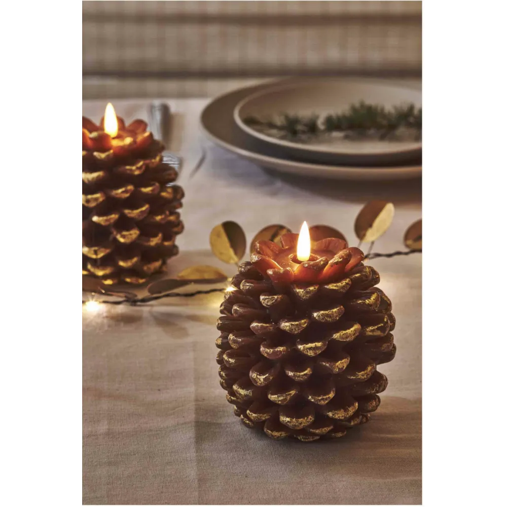 Pinecone Candle