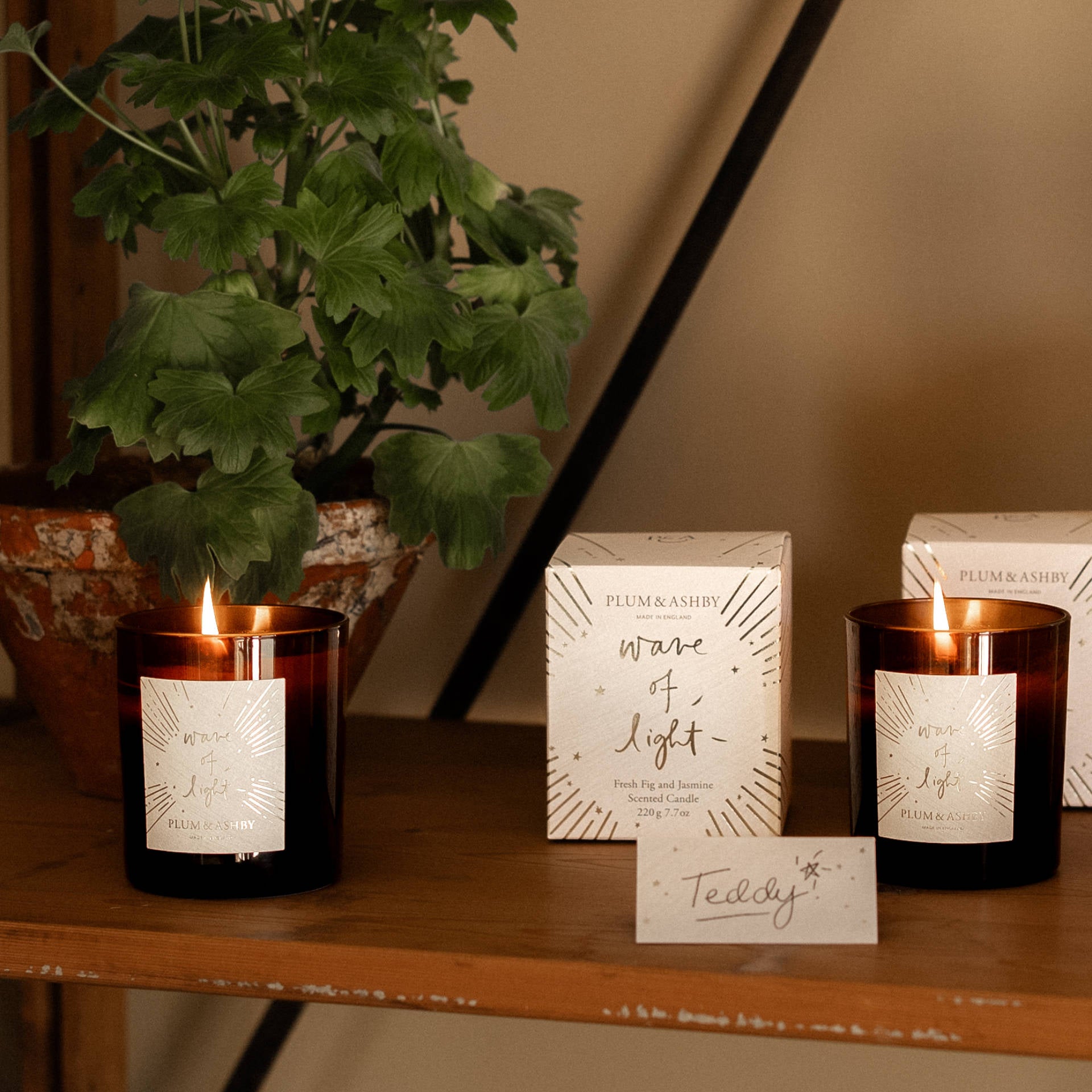 Plum & Ashby Wave of Light Candle