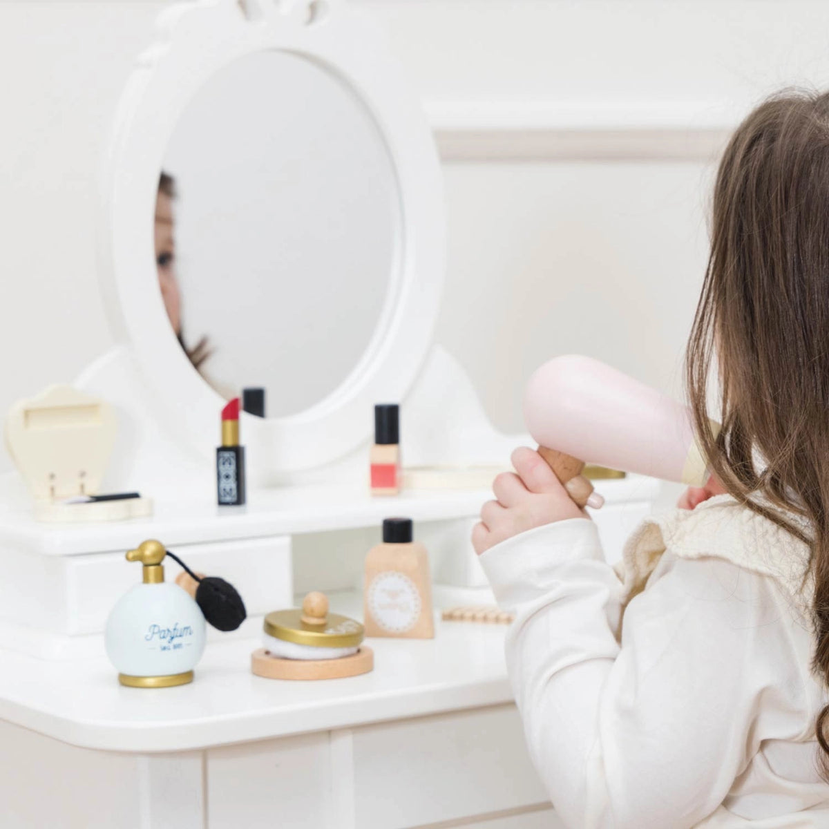 Wooden Vanity Star Beauty Kit